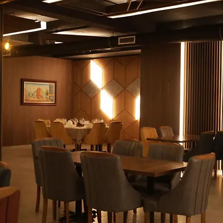 منتجع Andoena *